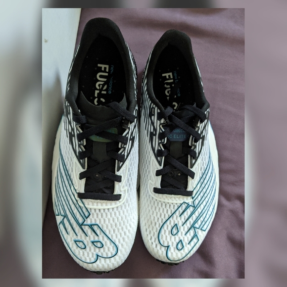 New Balance athletic shoes - Picture 3 of 3